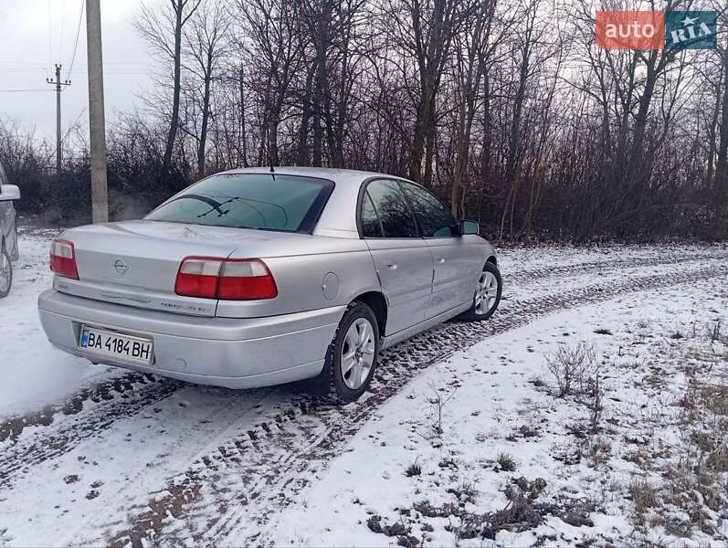 Седан Opel Omega 2000 в Новоукраинке