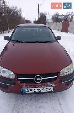 Седан Opel Omega 1995 в Томаковке
