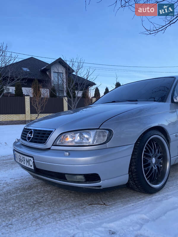 Седан Opel Omega 2000 в Полтаве