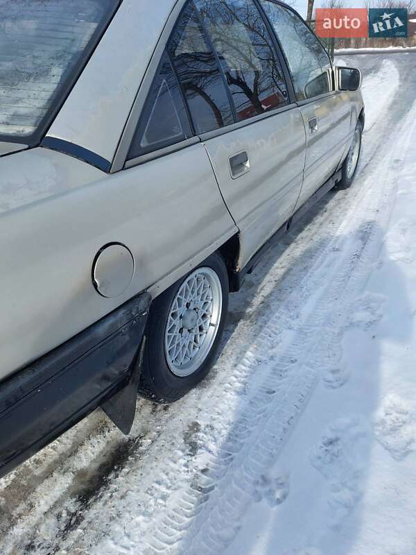 Седан Opel Omega 1987 в Владимире