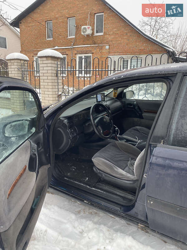 Седан Opel Omega 1996 в Виннице