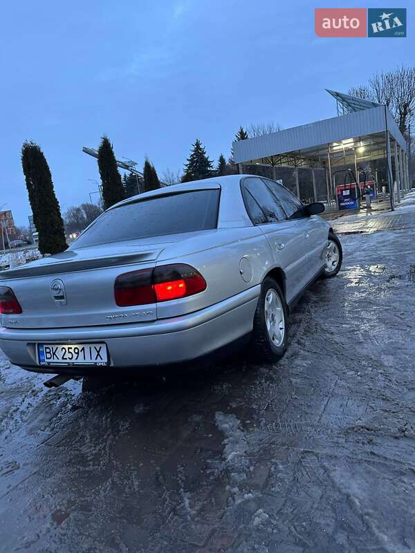 Седан Opel Omega 1999 в Дубно