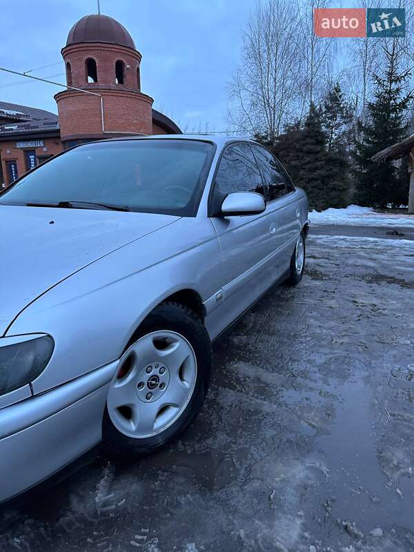 Седан Opel Omega 1999 в Дубно