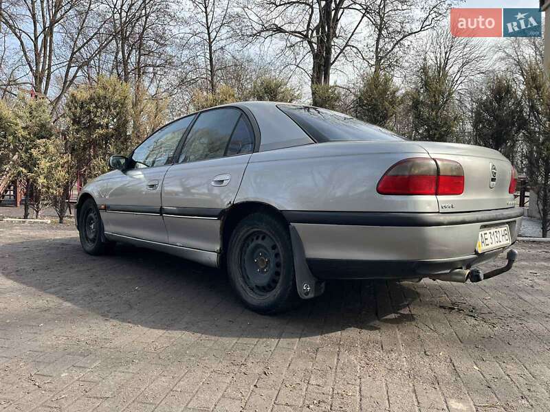 Седан Opel Omega 1994 в Каменском