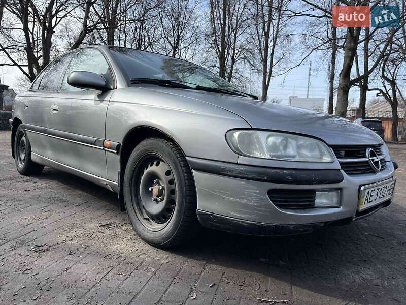 Седан Opel Omega 1994 в Каменском