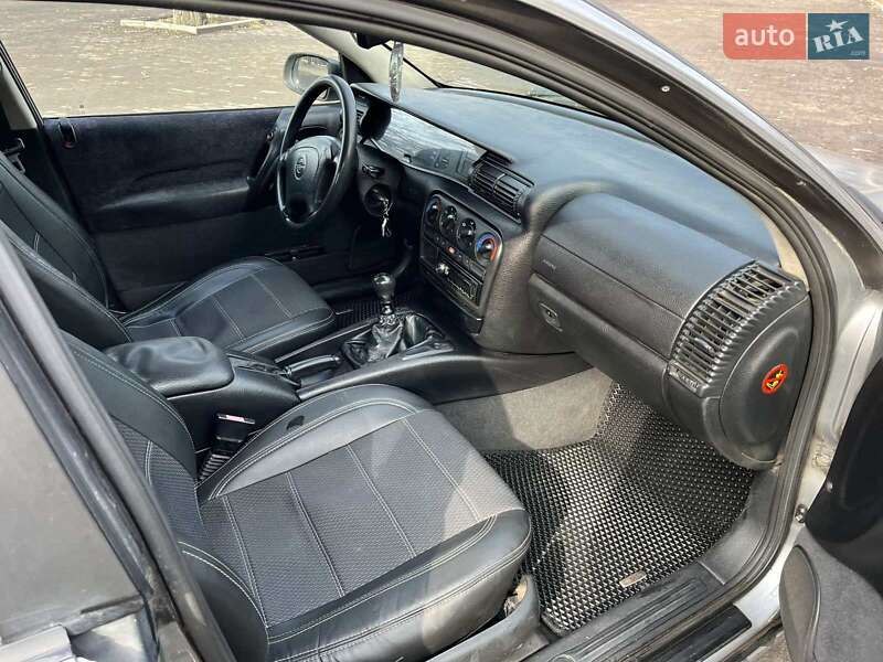 Седан Opel Omega 1994 в Каменском