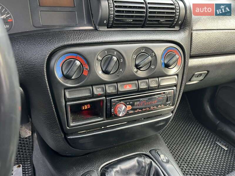 Седан Opel Omega 1994 в Каменском