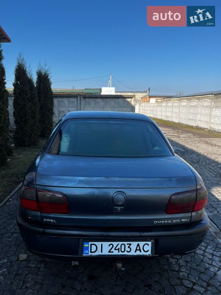 Седан Opel Omega 1997 в Золочеве