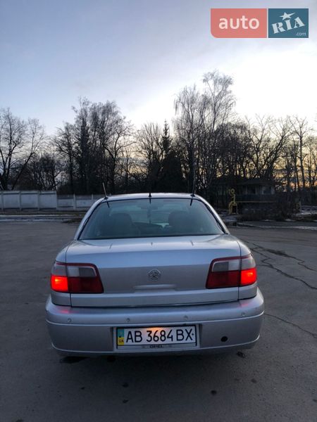 Седан Opel Omega 2001 в Виннице