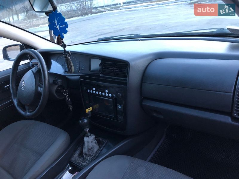 Седан Opel Omega 2001 в Виннице