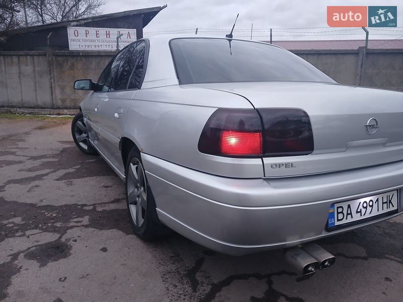 Седан Opel Omega 2002 в Новомиргороде
