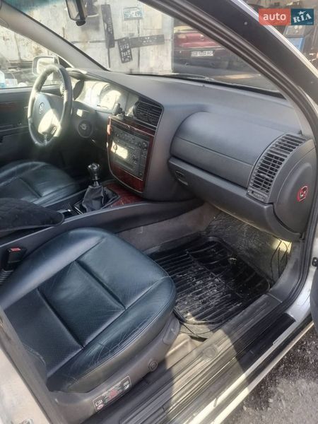 Седан Opel Omega 2001 в Черновцах