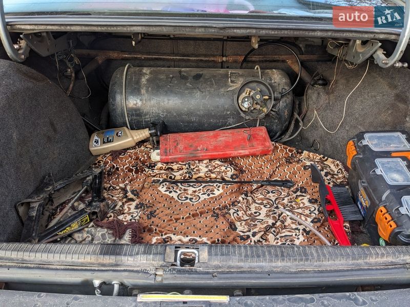 Седан Opel Omega 1988 в Ровно