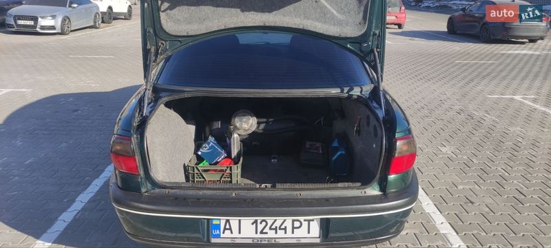 Седан Opel Omega 1999 в Киеве
