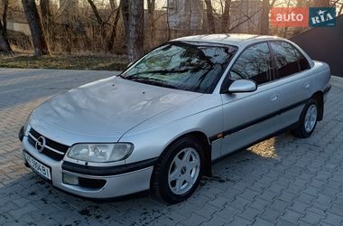 Седан Opel Omega 1998 в Чернівцях