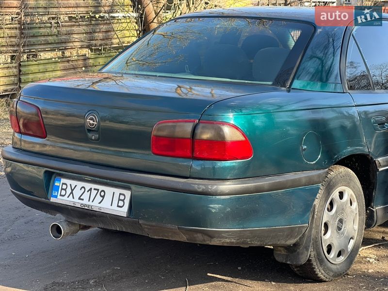 Седан Opel Omega 1995 в Коростене