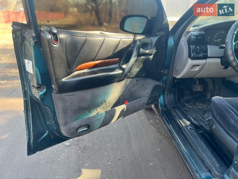 Седан Opel Omega 1995 в Коростене