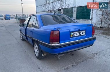 Седан Opel Omega 1993 в Нетешине