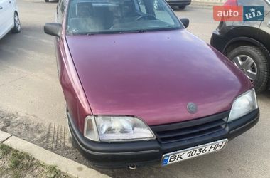 Седан Opel Omega 1988 в Вараше