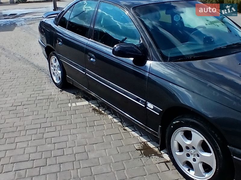 Седан Opel Omega 1998 в Олевську