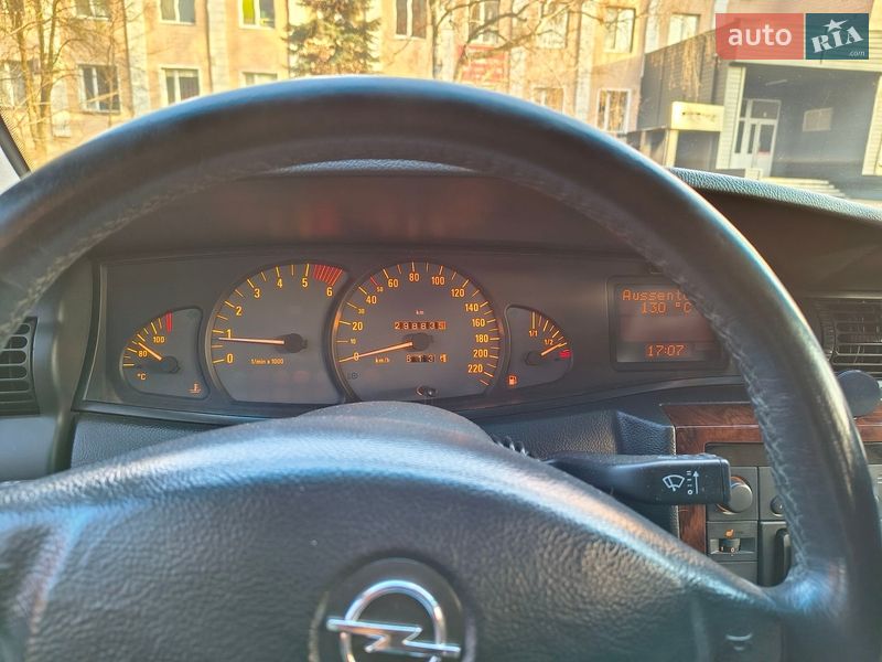 Седан Opel Omega 2003 в Киеве