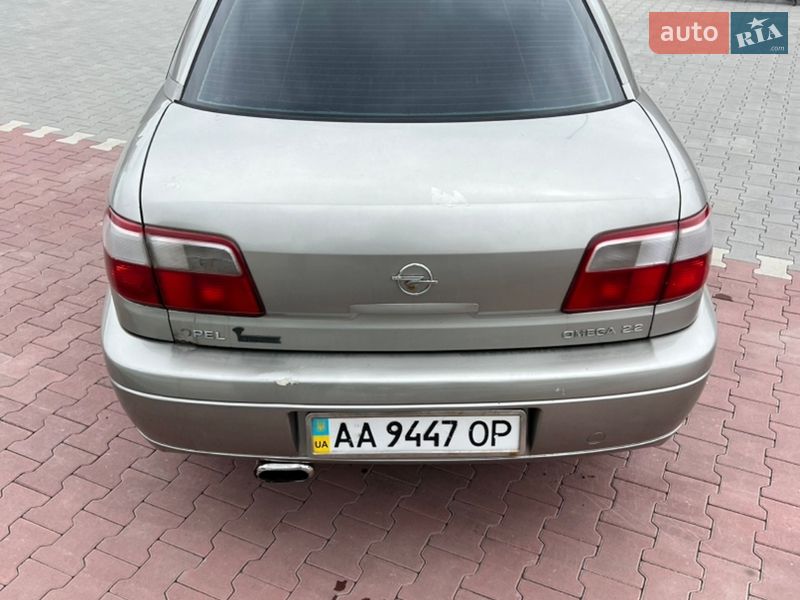 Седан Opel Omega 2002 в Ирпене
