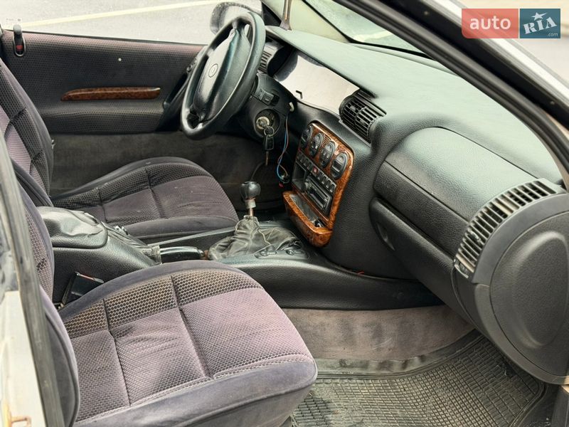 Седан Opel Omega 1999 в Ровно