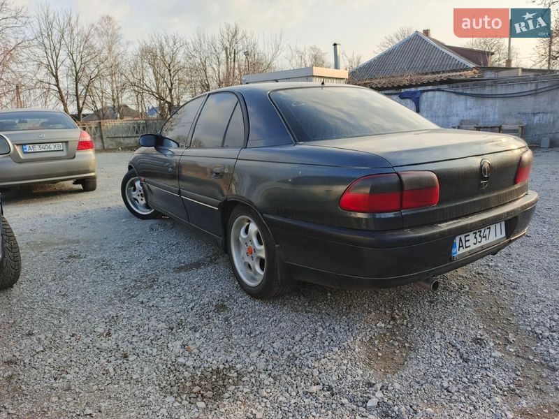Седан Opel Omega 1999 в Перещепине