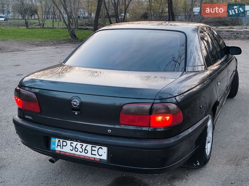 Седан Opel Omega 1999 в Запоріжжі