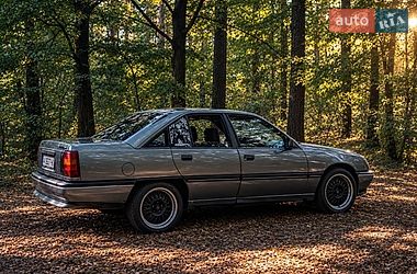 Седан Opel Omega 1987 в Старих Петрівцях