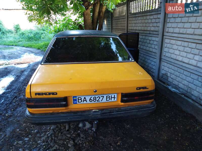 Седан Opel Rekord 1982 в Долинській