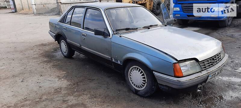 Седан Opel Rekord 1986 в Жашкове