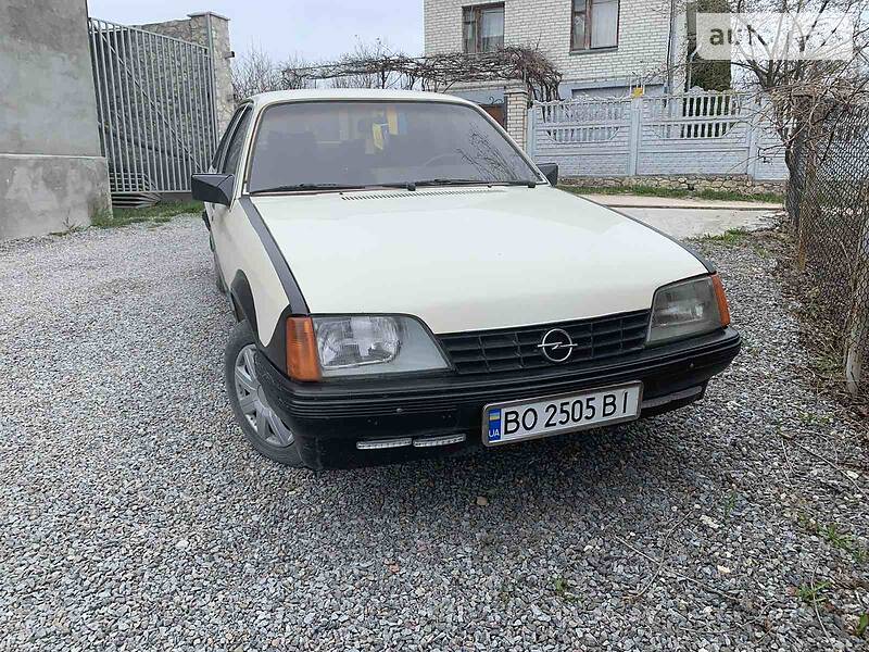 Седан Opel Rekord 1985 в Тернополе