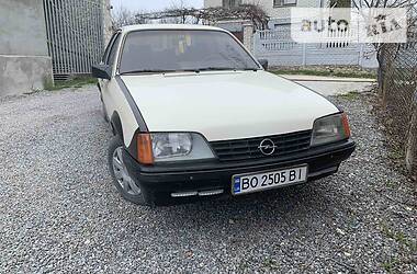 Седан Opel Rekord 1985 в Тернополе
