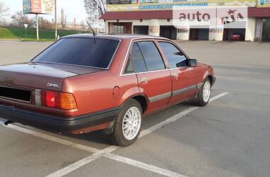Седан Opel Rekord 1983 в Ужгороде