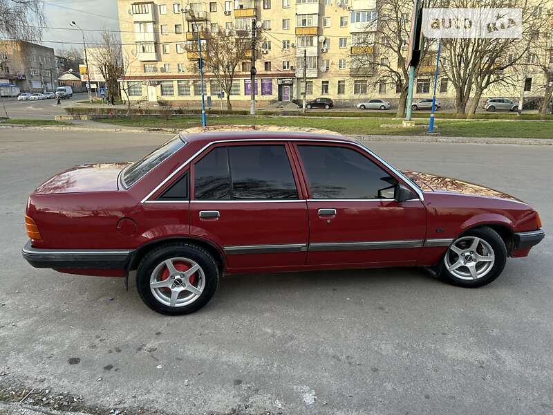 Седан Opel Rekord 1985 в Житомирі