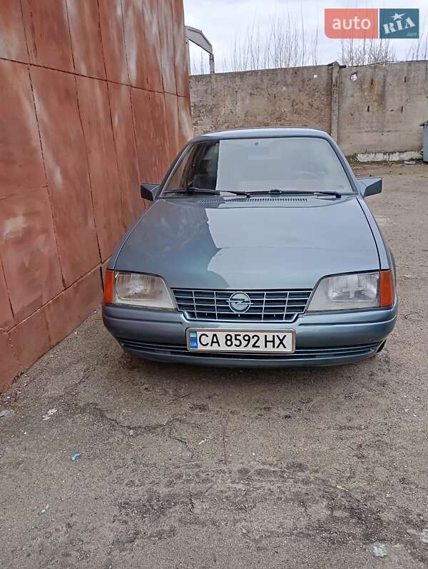 Седан Opel Rekord 1983 в Смеле фото 3 Седан Opel Rekord 1983 в Смеле