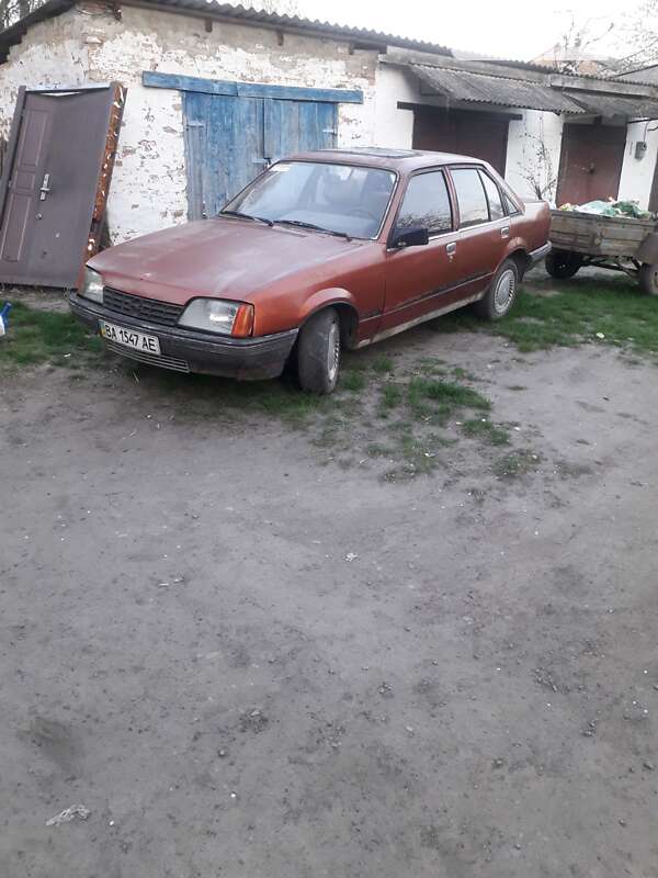 Седан Opel Rekord 1984 в Новоархангельске