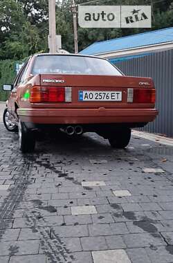 Седан Opel Rekord 1985 в Ужгороде