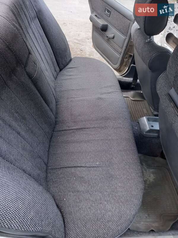 Седан Opel Rekord 1986 в Полтаві