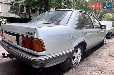 Седан Opel Rekord 1985 в Харкові