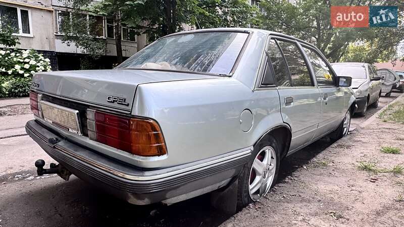 Седан Opel Rekord 1985 в Харкові