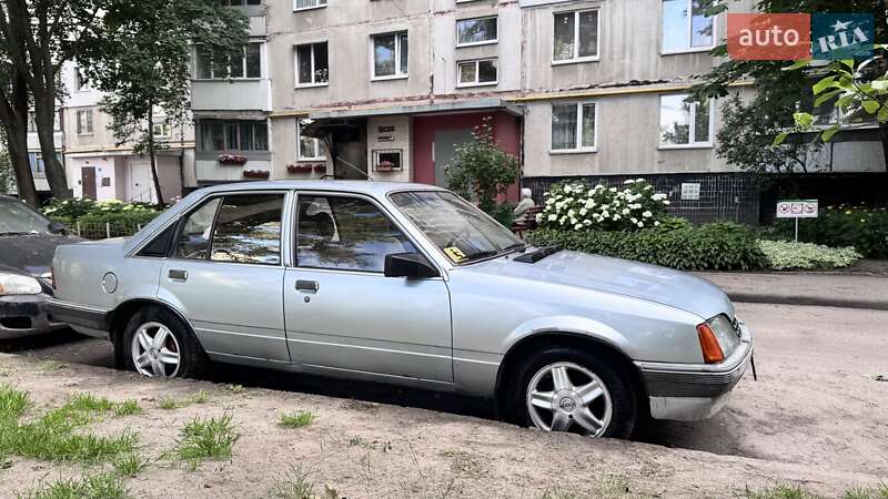 Седан Opel Rekord 1985 в Харкові