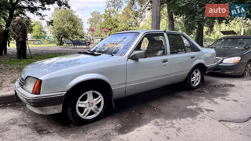 Седан Opel Rekord 1985 в Харкові