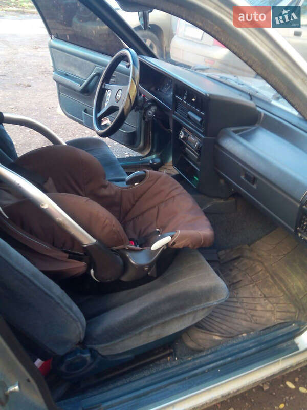 Седан Opel Rekord 1986 в Черновцах фото 3 Седан Opel Rekord 1986 в Черновцах