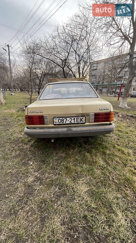 Седан Opel Rekord 1984 в Староконстантинове