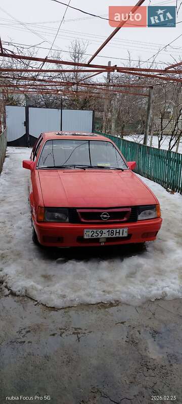 Седан Opel Rekord 1982 в Вознесенске