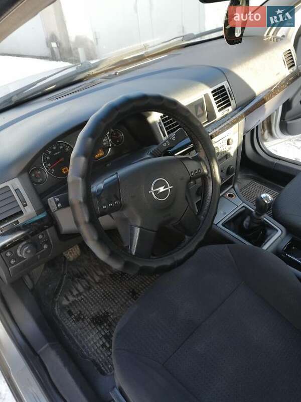 Хэтчбек Opel Signum 2003 в Каменском