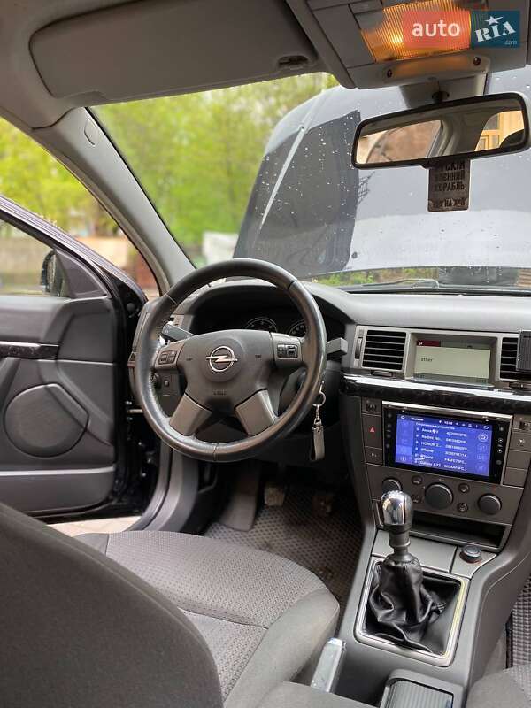 Хэтчбек Opel Signum 2005 в Кривом Роге