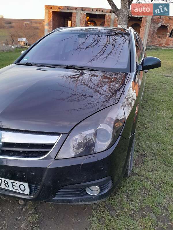 Хэтчбек Opel Signum 2007 в Черновцах